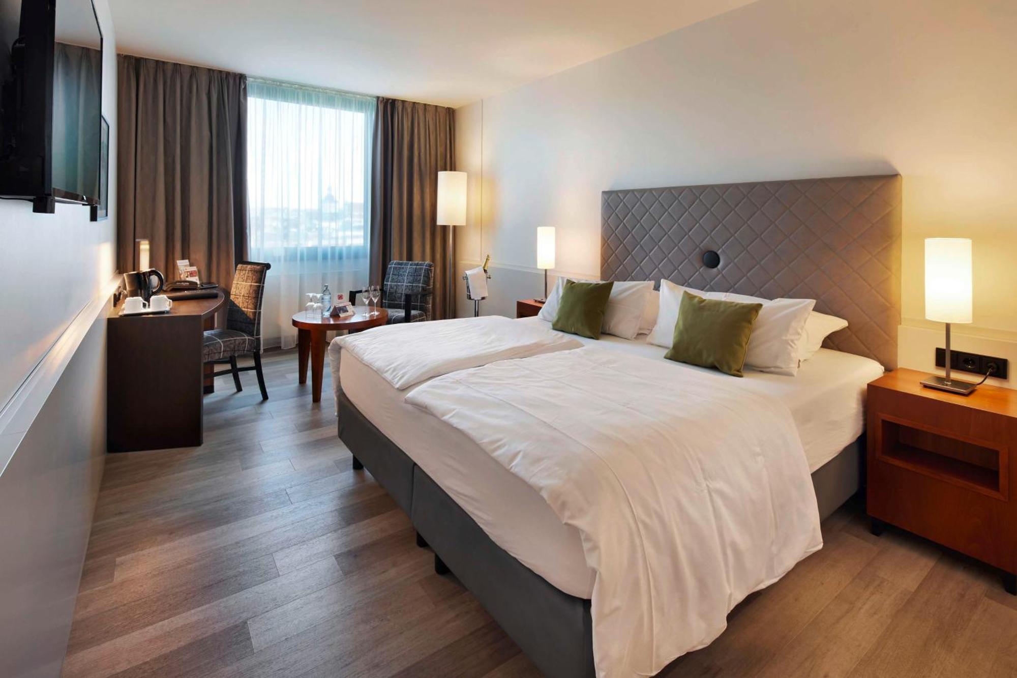 Best Western Plus Arosa Hotel 파더본 외부 사진