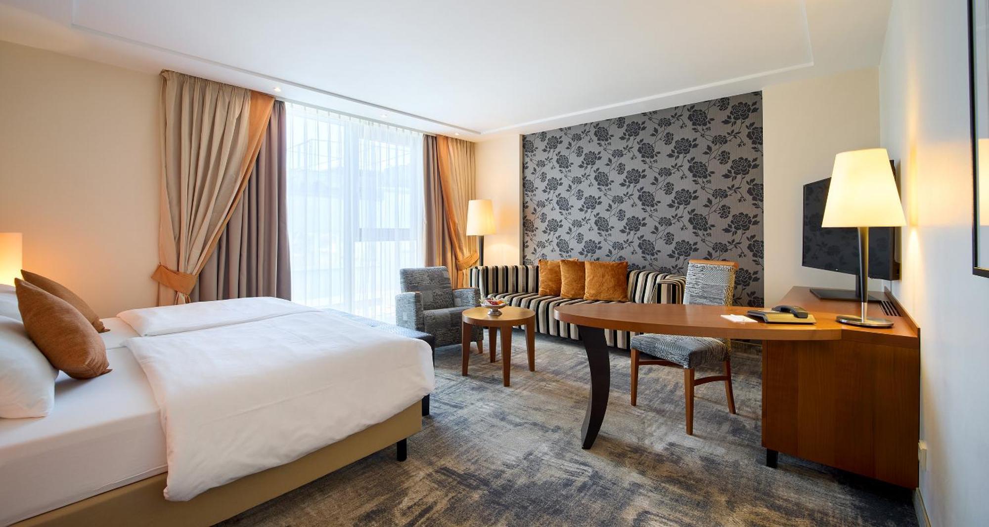 Best Western Plus Arosa Hotel 파더본 외부 사진