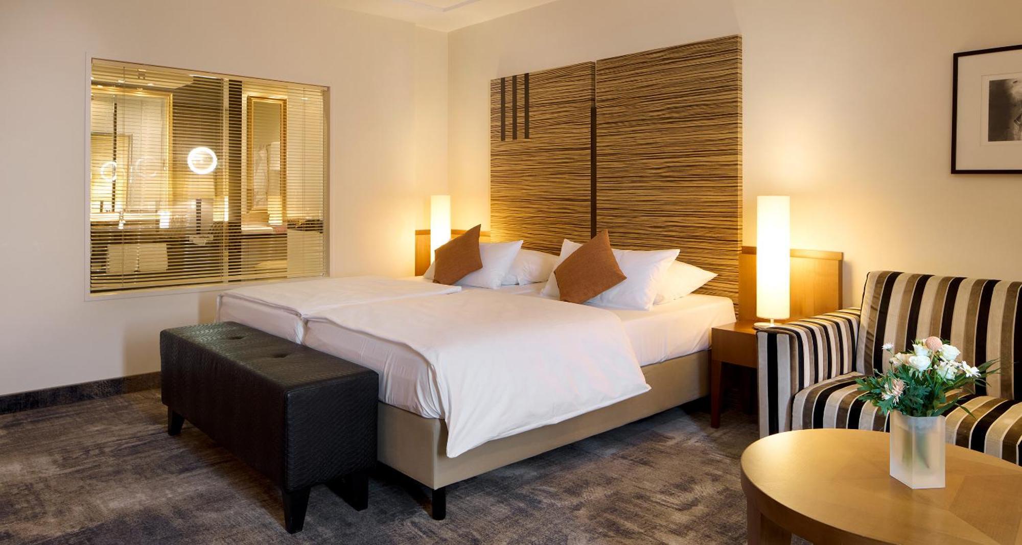 Best Western Plus Arosa Hotel 파더본 외부 사진